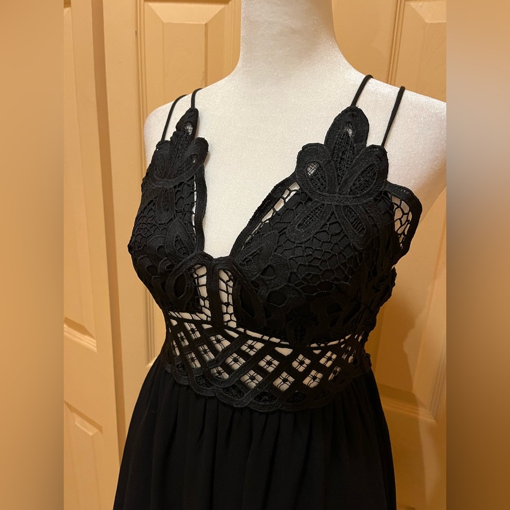 Lace bodice mini black dress. V-neck, A-silhouette skirt, uneven hem. NWT. Sz S - Picture 5 of 16